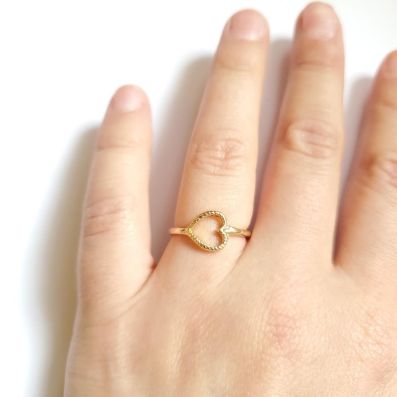NWOT Beautiful Gold Heart Ring size 5.75 - Picture 3 of 11